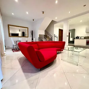  Villa Gurrieri